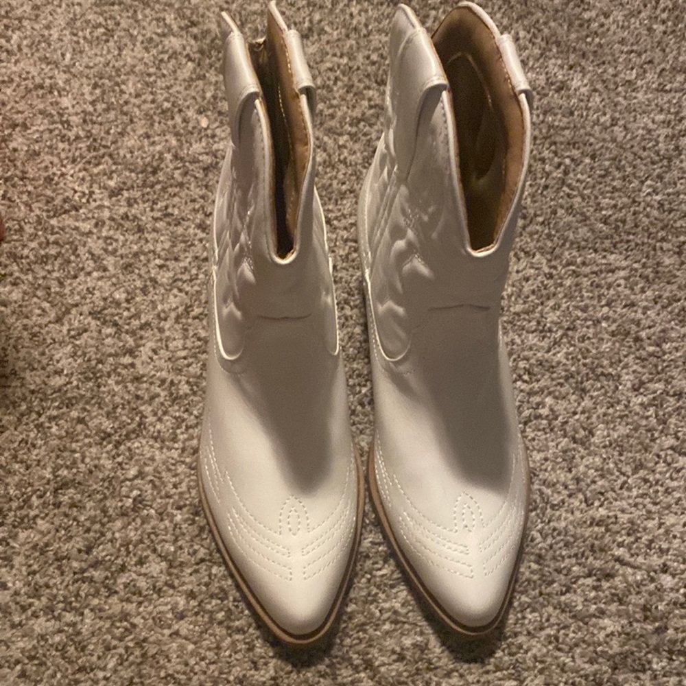 White cowgirl boots